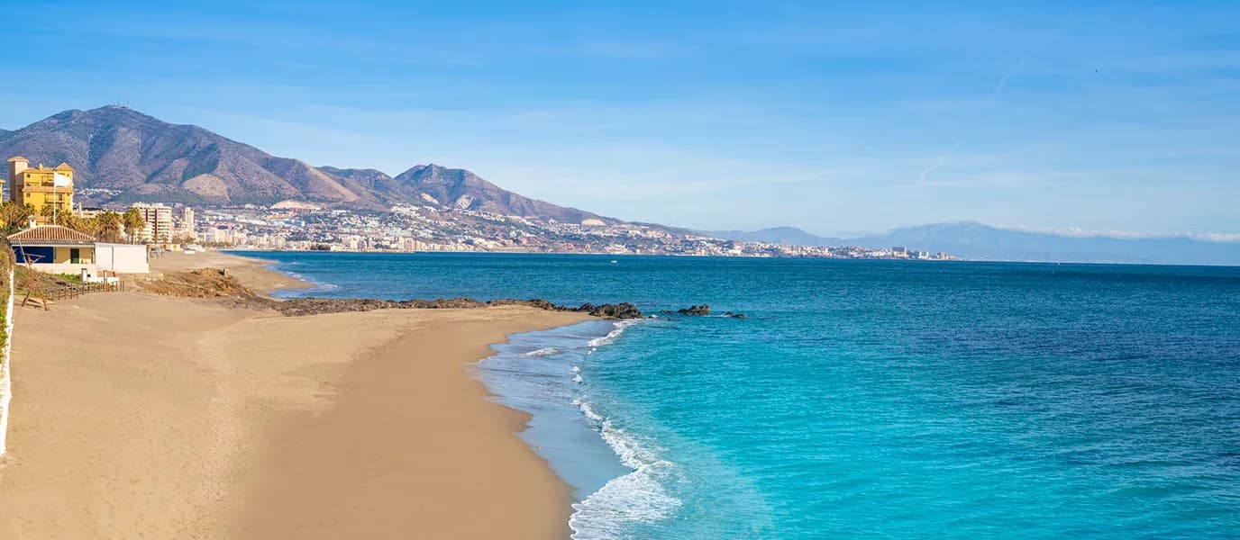Strandpanorama over Costa del Sol nær Fuengirola